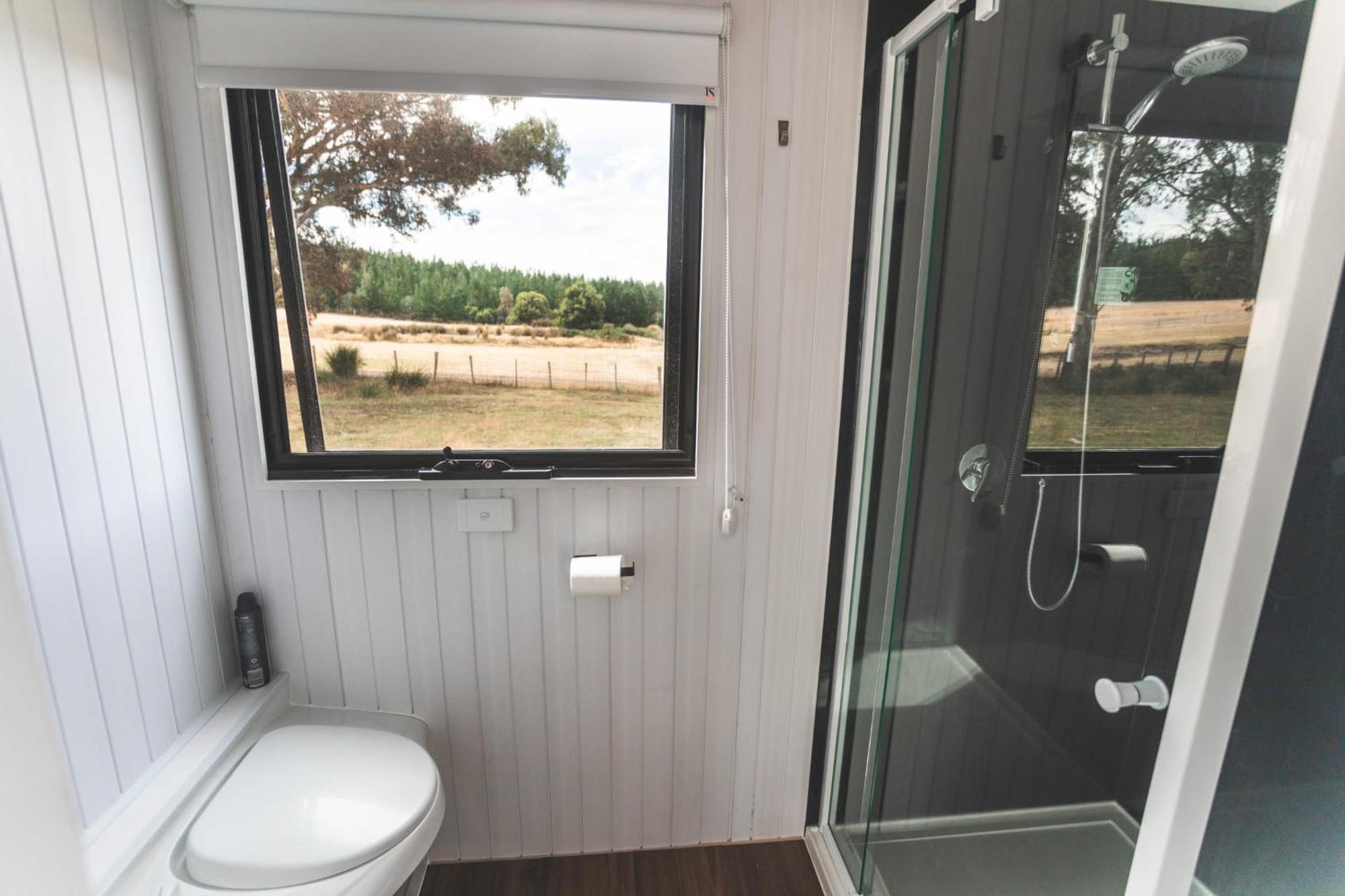 Pine Edge Heights By Tiny Away Villa Ellendale Bagian luar foto