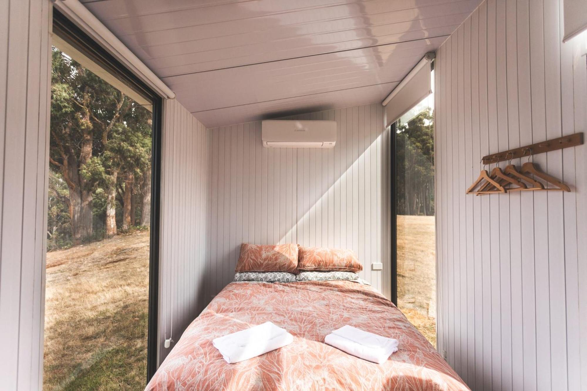 Pine Edge Heights By Tiny Away Villa Ellendale Bagian luar foto